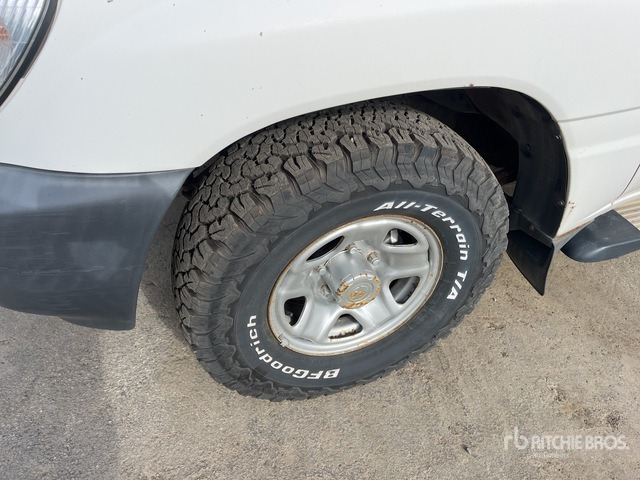 1999 Toyota Land Cruiser HZJ105L-GCMRS SUV - Mobil SUV: gambar 4 1999 Toyota Land Cruiser HZJ105L-GCMRS SUV - Mobil SUV: gambar 4
