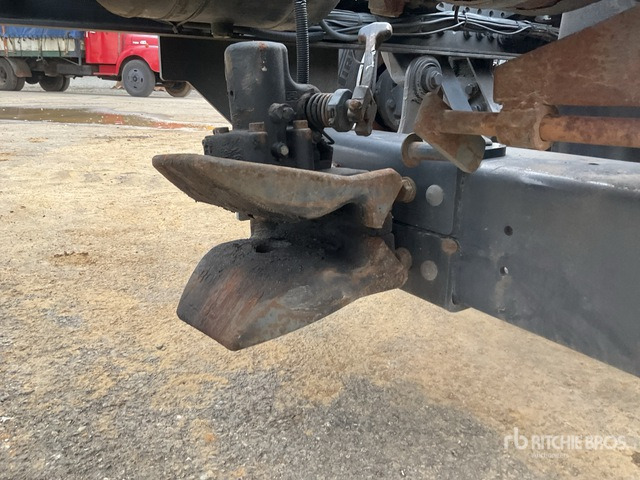 2015 Mercedes-Benz 2542 6x2 (Inoperable) Cab and Chassis - Truk sasis: gambar 5 2015 Mercedes-Benz 2542 6x2 (Inoperable) Cab and Chassis - Truk sasis: gambar 5