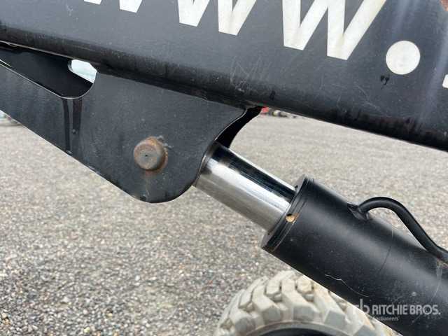 2016 Nifty-Lift HR17 4WD Hybrid Articulating Boom Lift - Boom artikulasi: gambar 4 2016 Nifty-Lift HR17 4WD Hybrid Articulating Boom Lift - Boom artikulasi: gambar 4