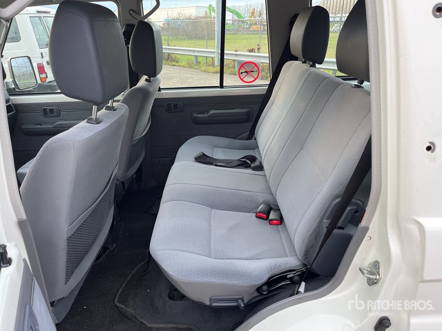 2020 Toyota Land Cruiser 4WD SUV - Mobil SUV: gambar 5 2020 Toyota Land Cruiser 4WD SUV - Mobil SUV: gambar 5