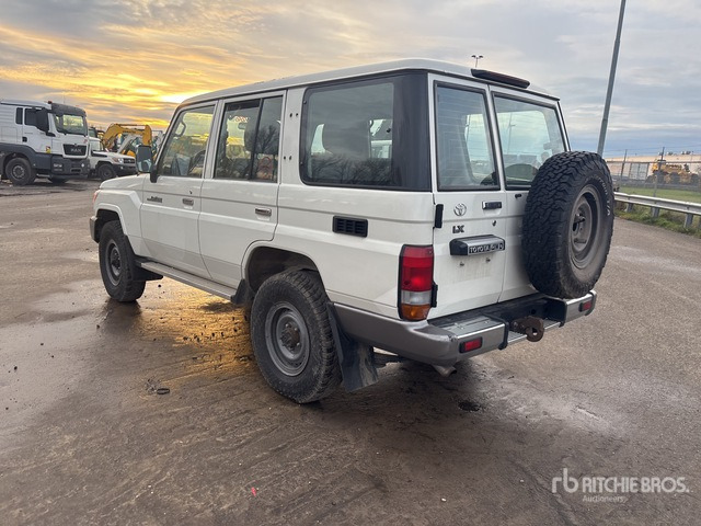 2020 Toyota Land Cruiser 4WD SUV - Mobil SUV: gambar 2 2020 Toyota Land Cruiser 4WD SUV - Mobil SUV: gambar 2