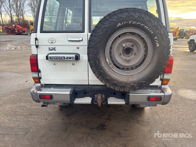 2020 Toyota Land Cruiser 4WD SUV - Mobil SUV: gambar 5 2020 Toyota Land Cruiser 4WD SUV - Mobil SUV: gambar 5