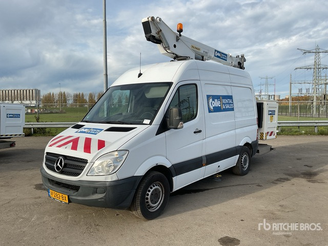 Mercedes-Benz Material Handling Arm - Platform udara yang dipasang di truk: gambar 1 Mercedes-Benz Material Handling Arm - Platform udara yang dipasang di truk: gambar 1