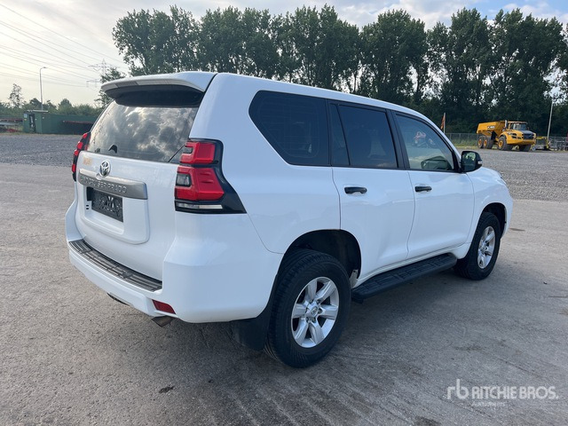 Toyota Land Cruiser SUV - Mobil SUV: gambar 3 Toyota Land Cruiser SUV - Mobil SUV: gambar 3