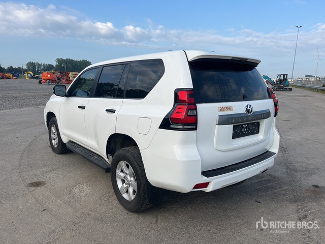 Toyota Land Cruiser SUV - Mobil SUV: gambar 4 Toyota Land Cruiser SUV - Mobil SUV: gambar 4