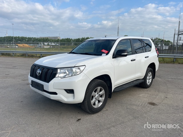 Toyota Land Cruiser SUV - Mobil SUV: gambar 1 Toyota Land Cruiser SUV - Mobil SUV: gambar 1