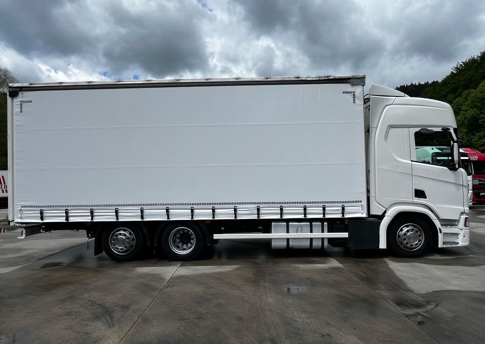 Scania R410 // 2018 Rok 6x2 // Retarder // Automat // Led // Navi // 77 // - Truk dengan terpal samping: gambar 4 Scania R410 // 2018 Rok 6x2 // Retarder // Automat // Led // Navi // 77 // - Truk dengan terpal samping: gambar 4