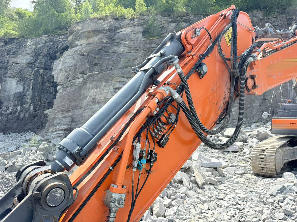 Doosan DX 300 LC-5 - Ekskavator perayap: gambar 4 Doosan DX 300 LC-5 - Ekskavator perayap: gambar 4