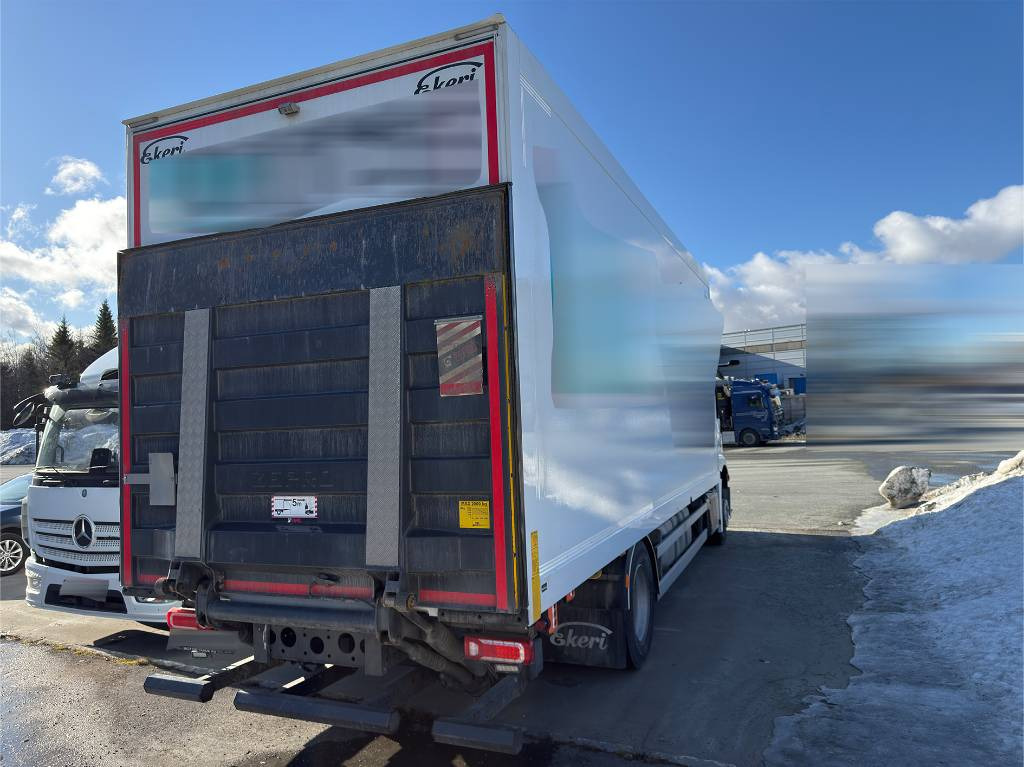 Mercedes-Benz Actros 1833 - Truk box: gambar 5 Mercedes-Benz Actros 1833 - Truk box: gambar 5