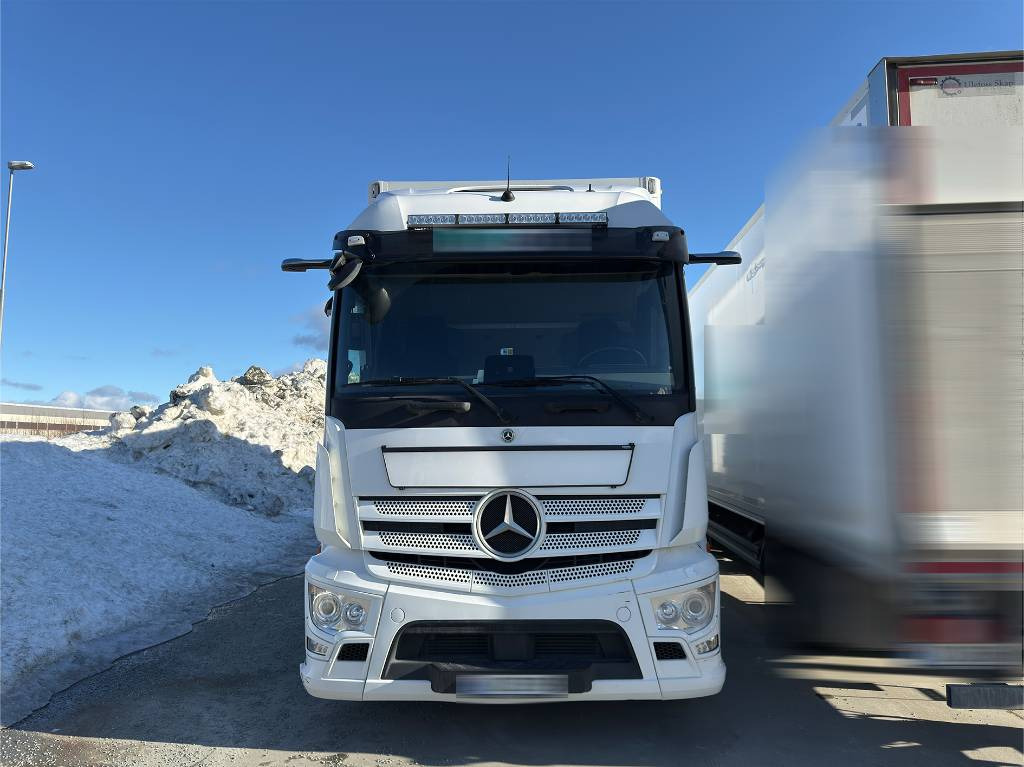 Mercedes-Benz Actros 1833 - Truk box: gambar 3 Mercedes-Benz Actros 1833 - Truk box: gambar 3