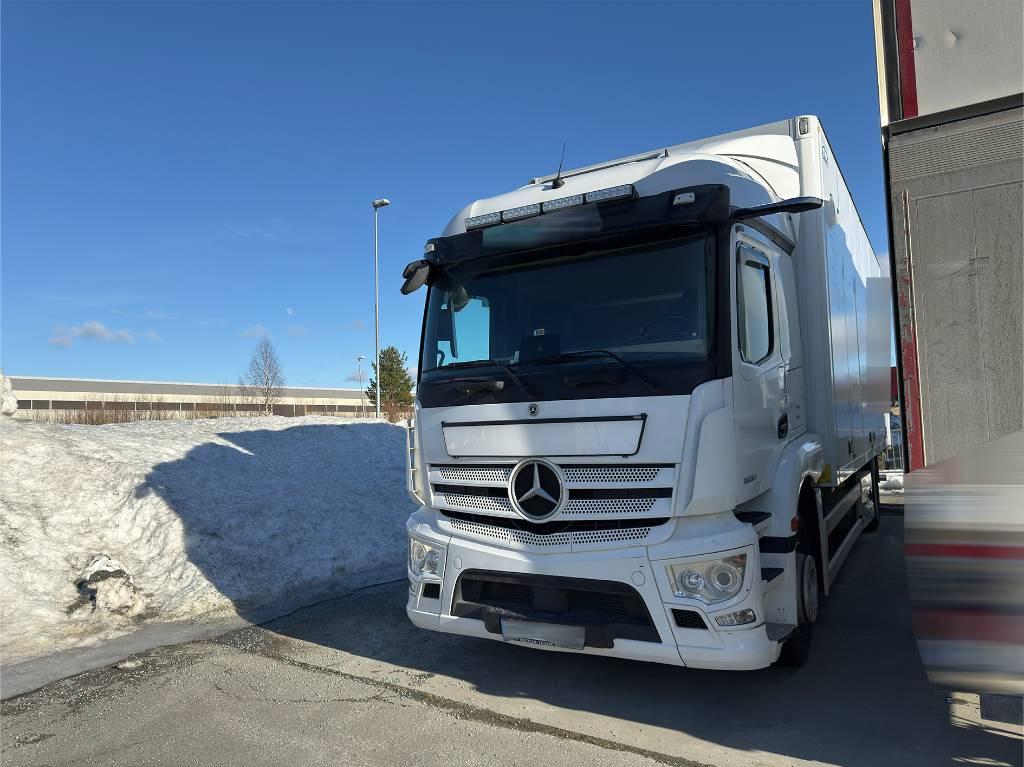 Mercedes-Benz Actros 1833 - Truk box: gambar 2 Mercedes-Benz Actros 1833 - Truk box: gambar 2