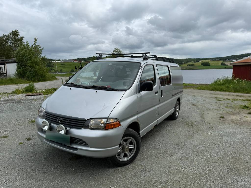 Toyota Hiace 4x4 - Van panel: gambar 1 Toyota Hiace 4x4 - Van panel: gambar 1