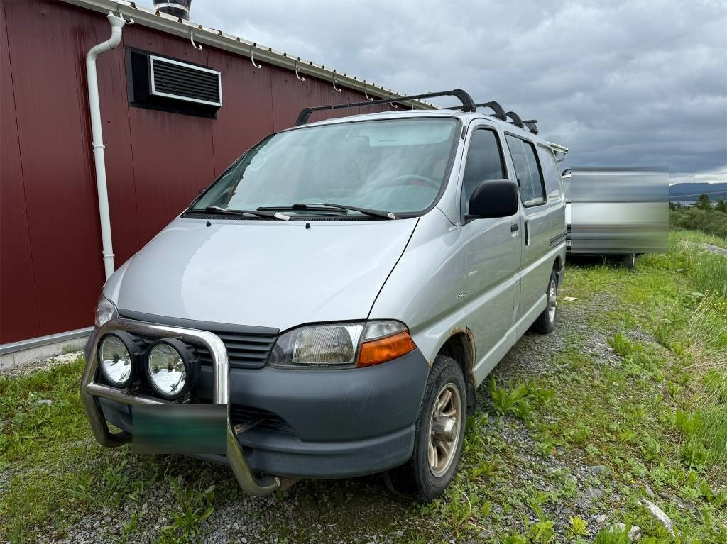 Toyota Hiace 4x4 - Van kecil: gambar 4 Toyota Hiace 4x4 - Van kecil: gambar 4