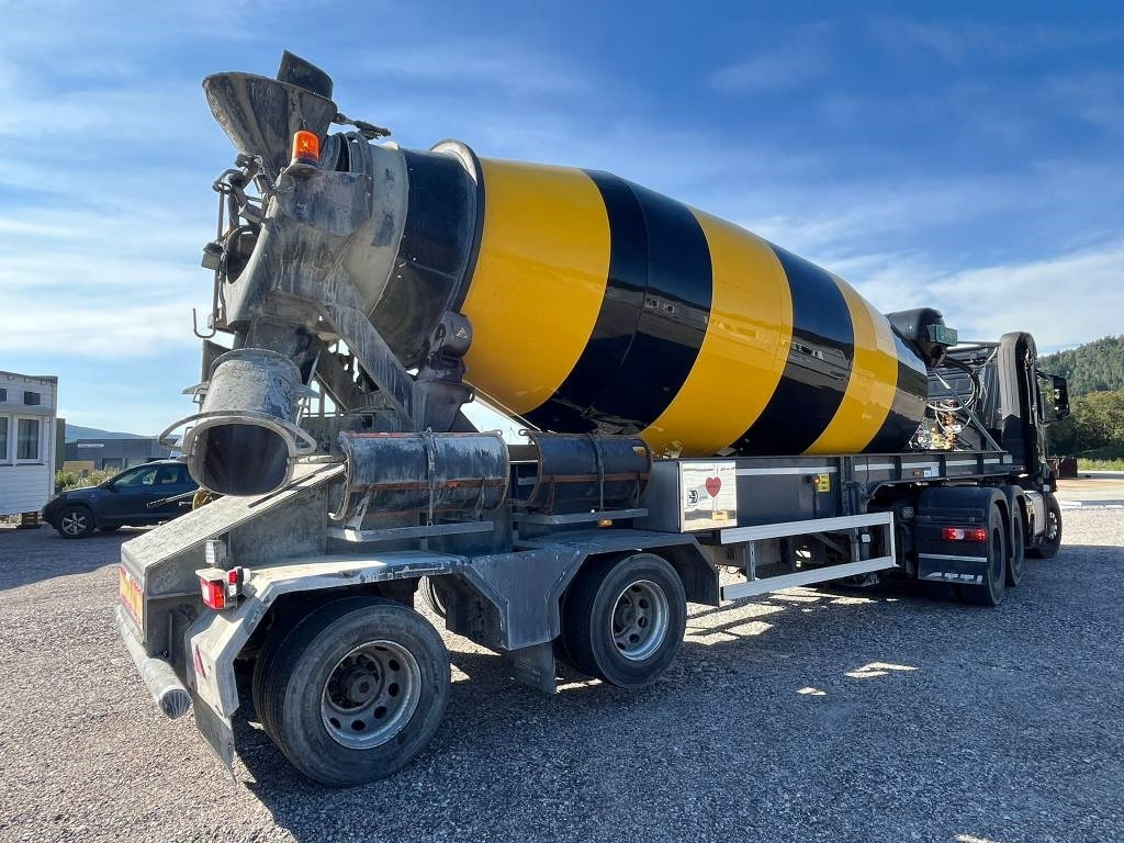 Mercedes-Benz Arocs 6X4 AMT BT 220 semi-trailer concrete mixer - Tractor head, Semi-trailer mixer beton: gambar 2 Mercedes-Benz Arocs 6X4 AMT BT 220 semi-trailer concrete mixer - Tractor head, Semi-trailer mixer beton: gambar 2