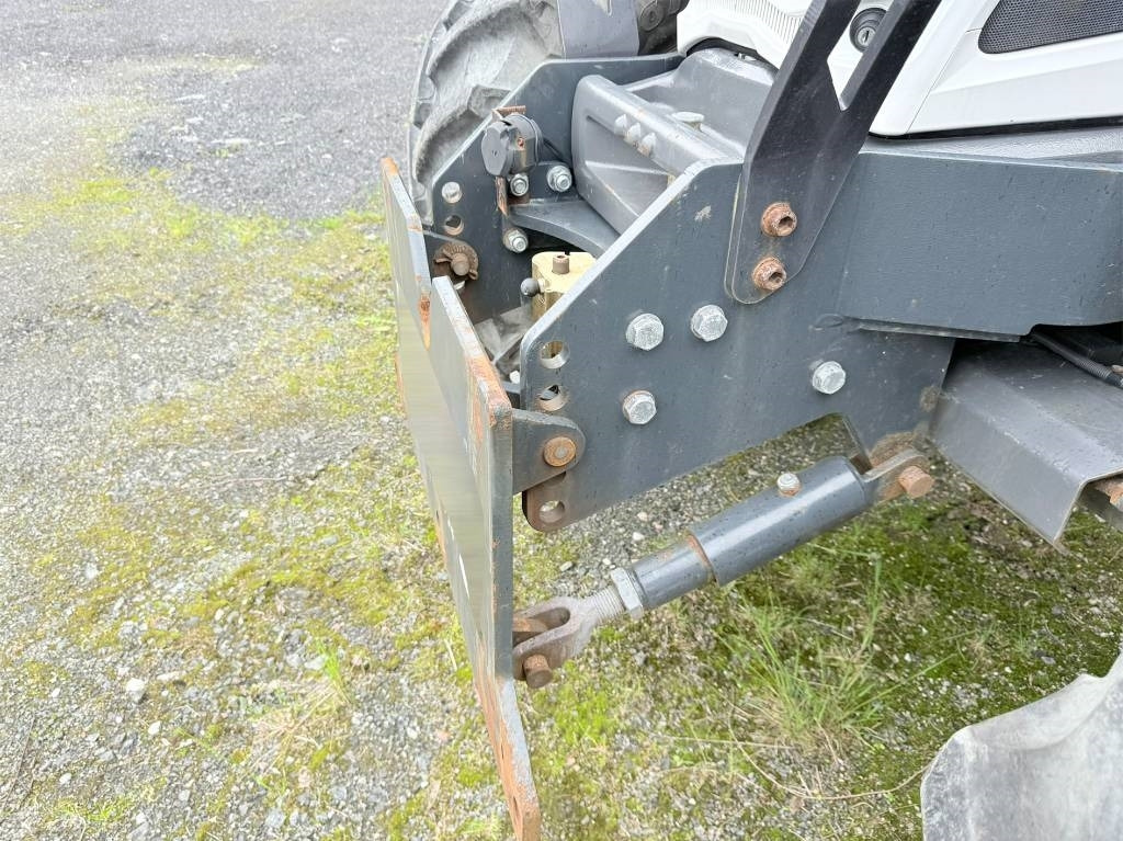 Traktor Valtra N 174 med frontlaster: gambar 14