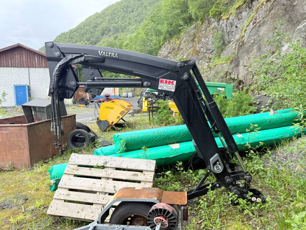Valtra N 174 med frontlaster - Traktor: gambar 2 Valtra N 174 med frontlaster - Traktor: gambar 2