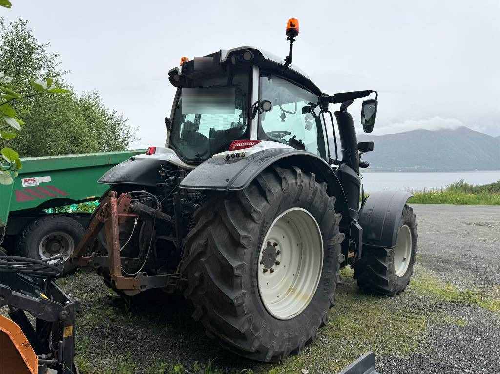 Valtra N 174 med frontlaster - Traktor: gambar 3 Valtra N 174 med frontlaster - Traktor: gambar 3