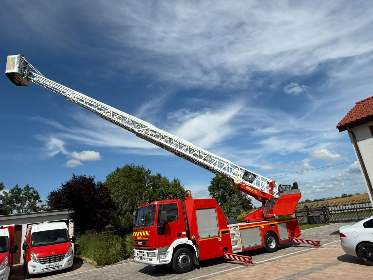 Iveco EuroCargo 130 130E24 Drabina strażacka Camiva Epas 30 - Truk pemadam kebakaran: gambar 1 Iveco EuroCargo 130 130E24 Drabina strażacka Camiva Epas 30 - Truk pemadam kebakaran: gambar 1