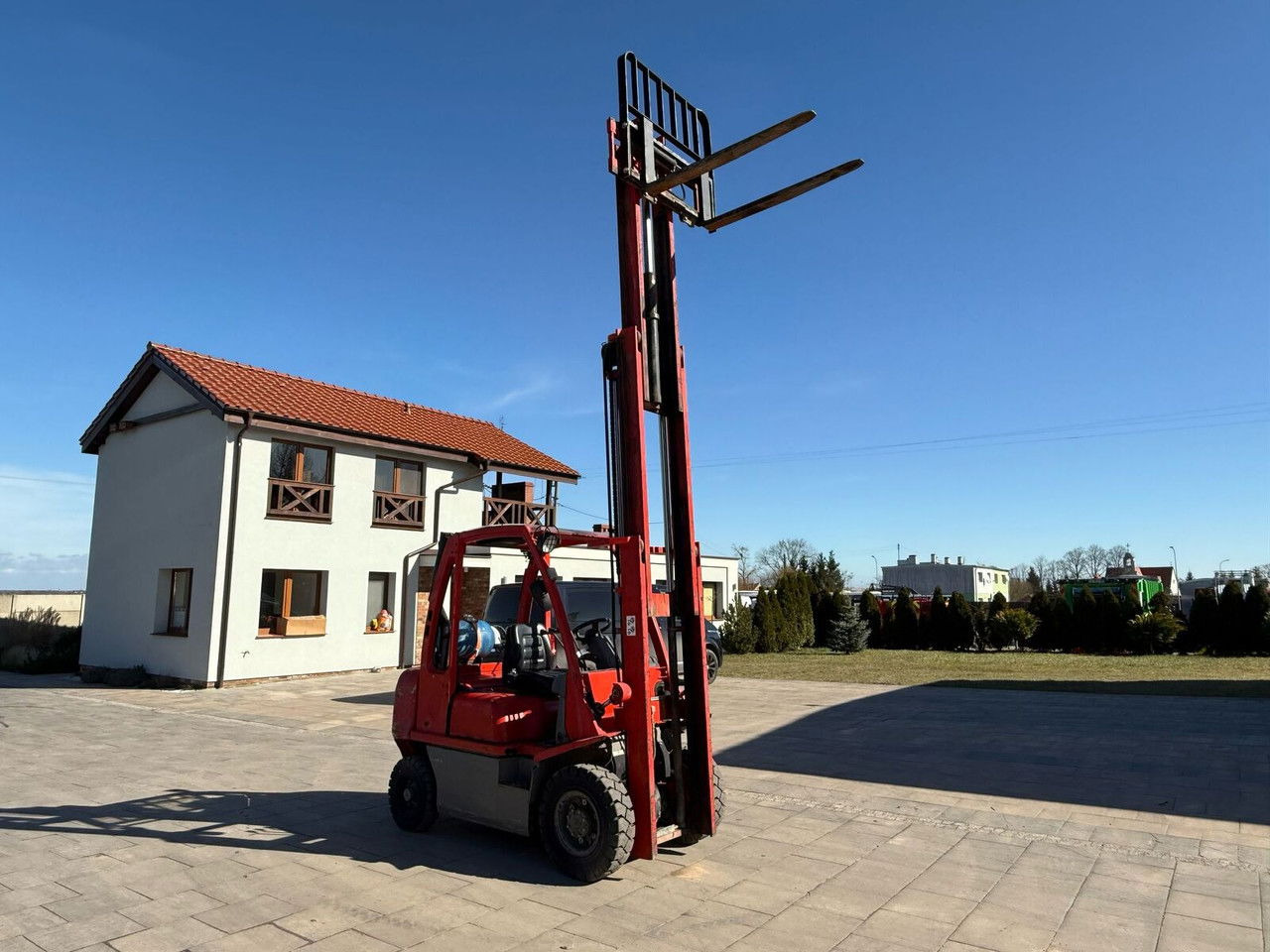 Nissan U1D2A25LQ - Forklift: gambar 1 Nissan U1D2A25LQ - Forklift: gambar 1