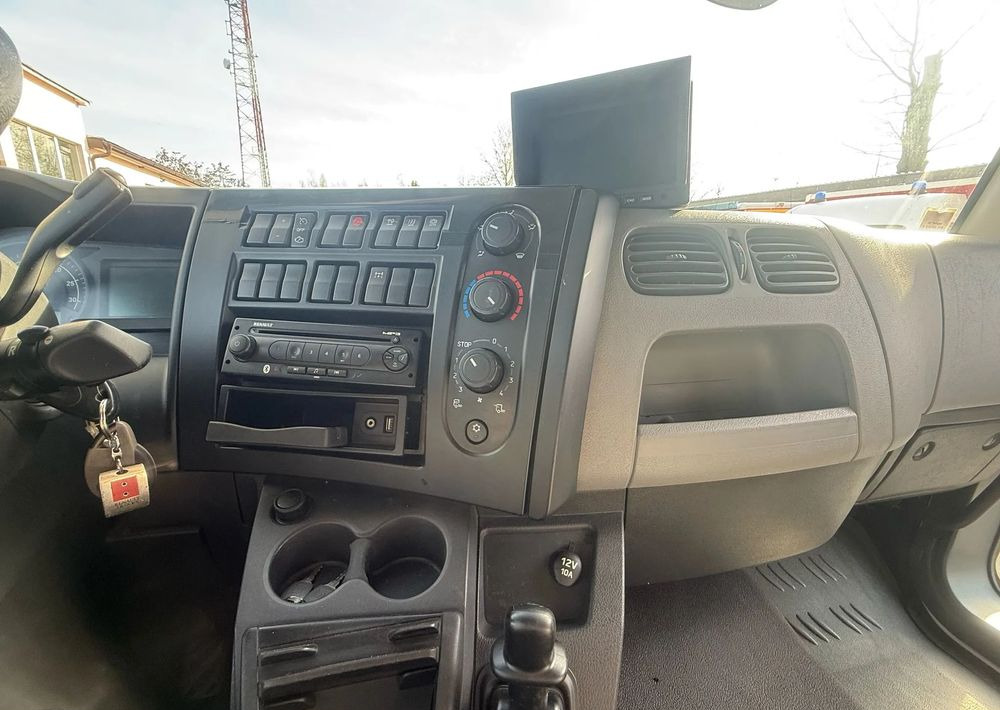 Truk dengan terpal samping Renault D12: gambar 12