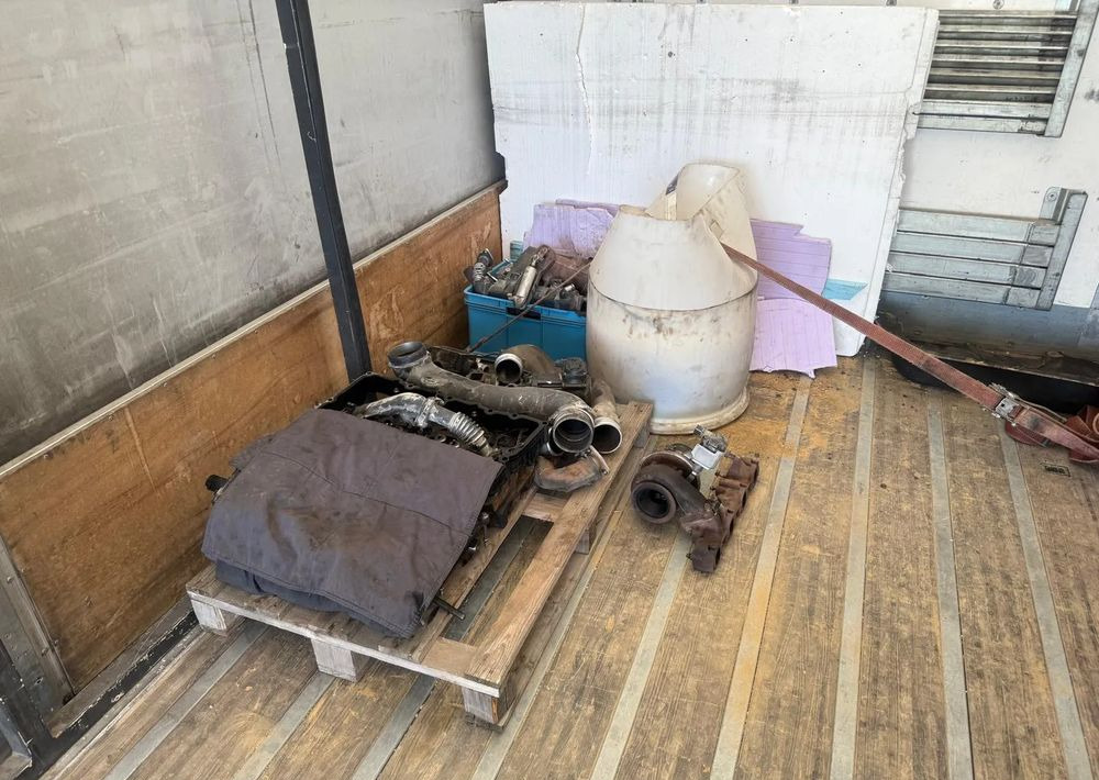 Truk dengan terpal samping Renault D12: gambar 18