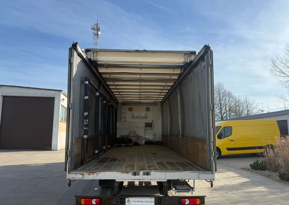 Truk dengan terpal samping Renault D12: gambar 15