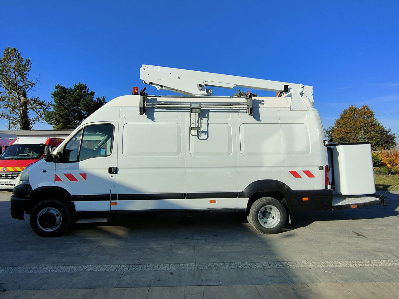 Renault Mascott 3.0 - Platform udara yang dipasang di truk: gambar 4 Renault Mascott 3.0 - Platform udara yang dipasang di truk: gambar 4