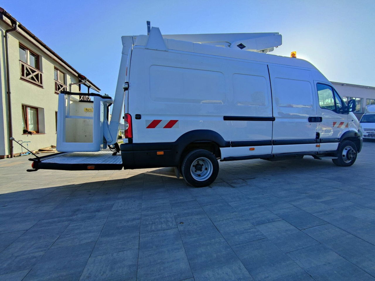 Renault Mascott 3.0 - Platform udara yang dipasang di truk: gambar 5 Renault Mascott 3.0 - Platform udara yang dipasang di truk: gambar 5
