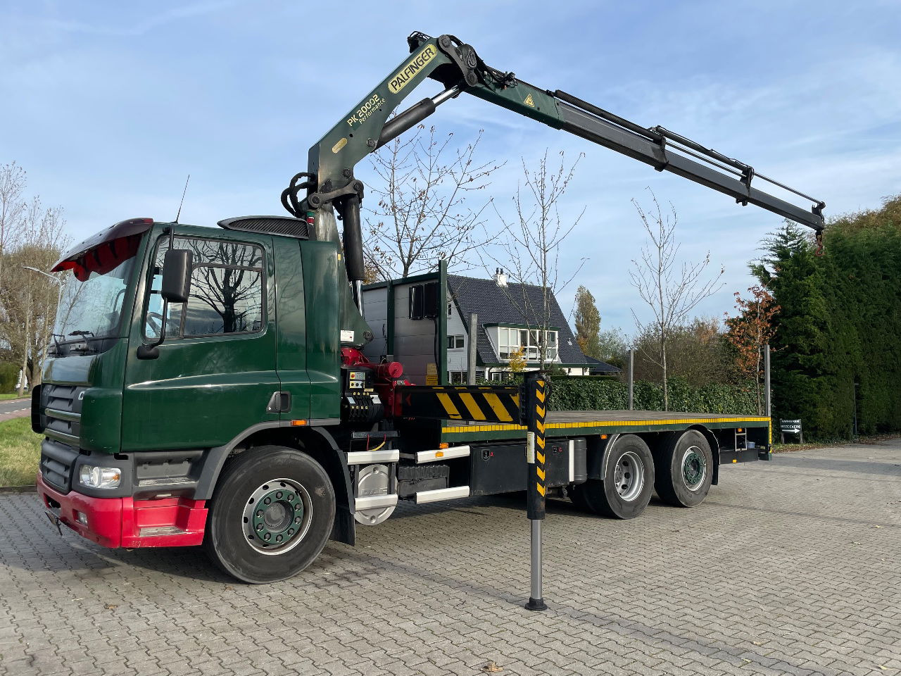 DAF CF 75.310 With Palfinger PK20002 crane - Truk flatbed, Truk derek: gambar 1 DAF CF 75.310 With Palfinger PK20002 crane - Truk flatbed, Truk derek: gambar 1