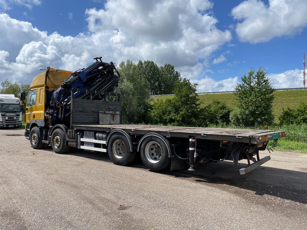 DAF CF 85.410 PM 80 crane laadkraan met jib en frontstempels - Truk derek: gambar 5 DAF CF 85.410 PM 80 crane laadkraan met jib en frontstempels - Truk derek: gambar 5