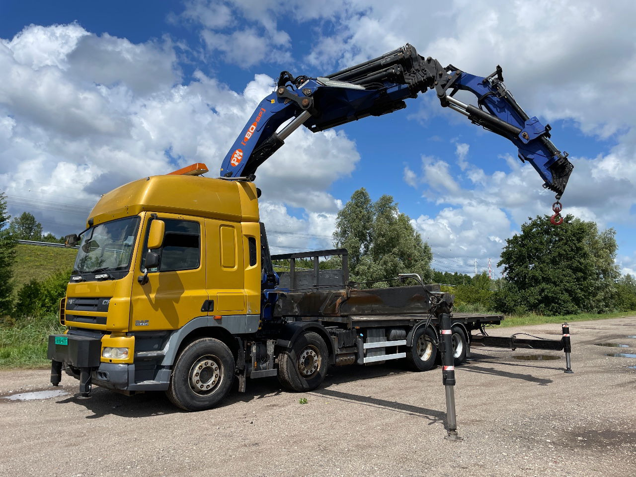 DAF CF 85.410 PM 80 crane laadkraan met jib en frontstempels - Truk derek: gambar 1 DAF CF 85.410 PM 80 crane laadkraan met jib en frontstempels - Truk derek: gambar 1