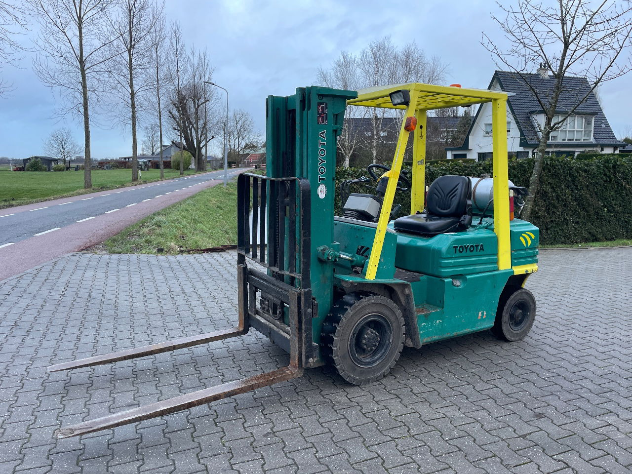 Toyota 42 5fgf25 2.5 Toyota heftruck LPG Triplo - Forklift: gambar 1 Toyota 42 5fgf25 2.5 Toyota heftruck LPG Triplo - Forklift: gambar 1