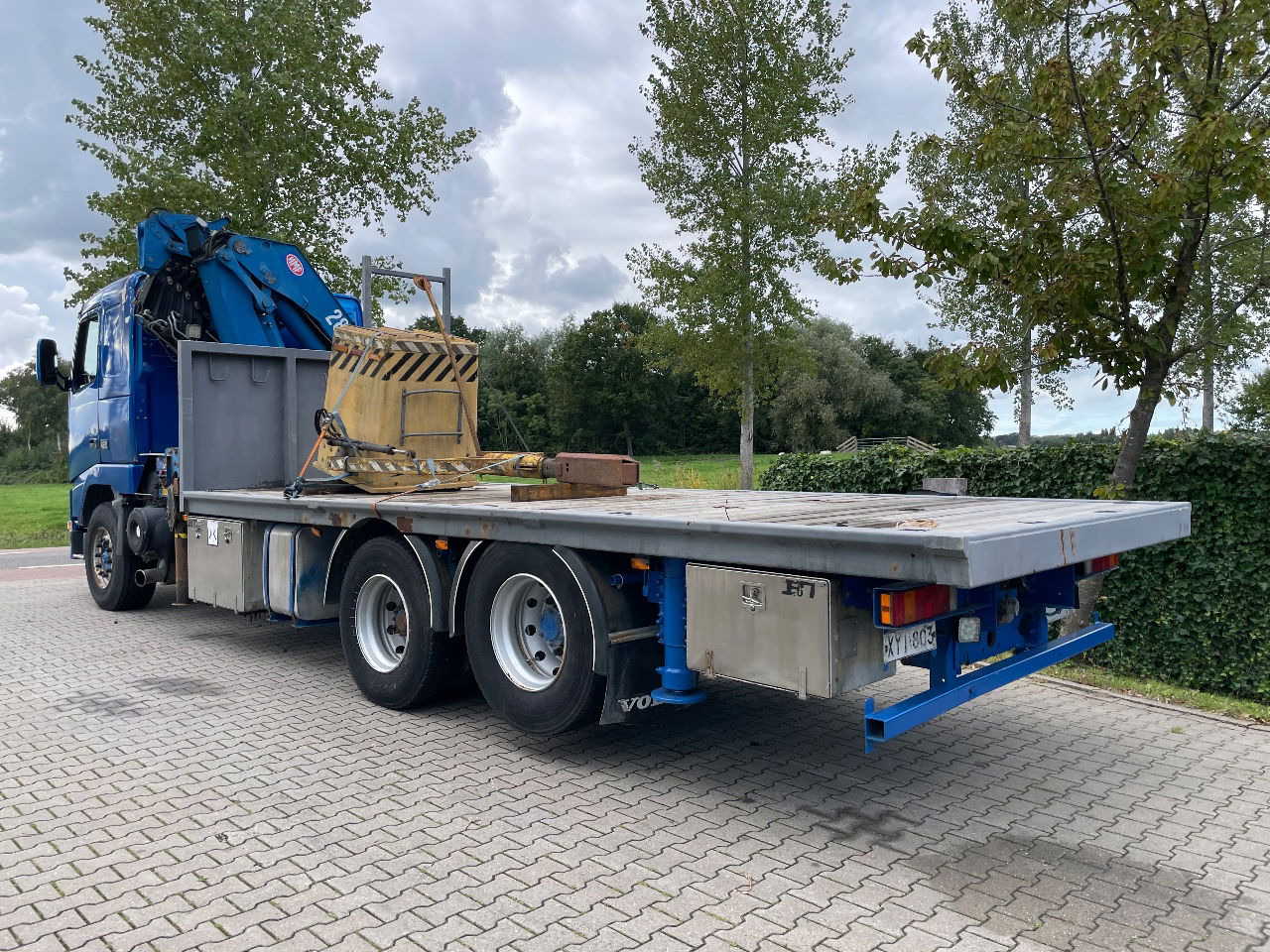 Volvo FH 16 FH16 420 with HMF 2820 crane with jib and front stamps Very Good Condition - Truk derek: gambar 3 Volvo FH 16 FH16 420 with HMF 2820 crane with jib and front stamps Very Good Condition - Truk derek: gambar 3
