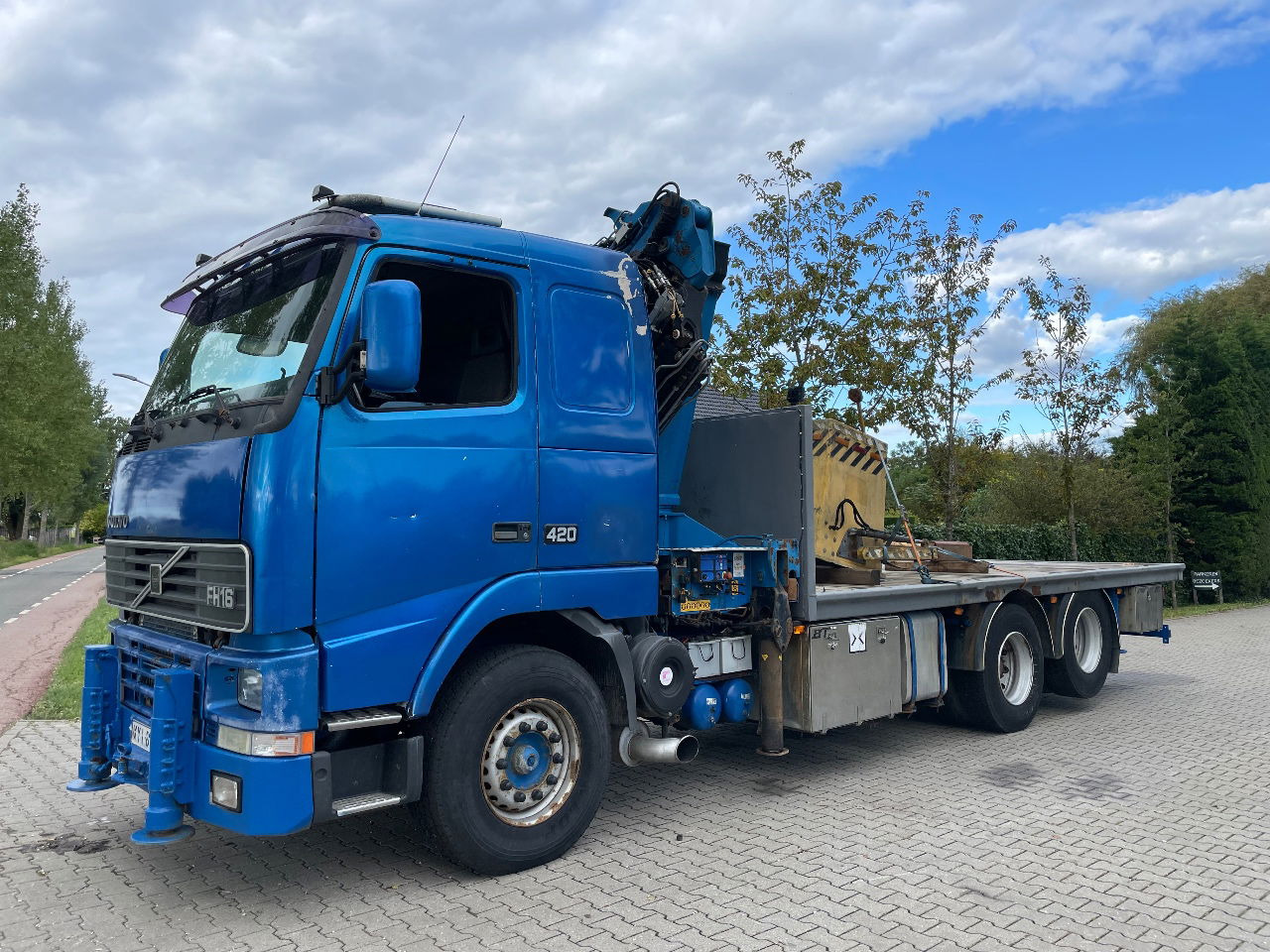 Volvo FH 16 FH16 420 with HMF 2820 crane with jib and front stamps Very Good Condition - Truk derek: gambar 1 Volvo FH 16 FH16 420 with HMF 2820 crane with jib and front stamps Very Good Condition - Truk derek: gambar 1