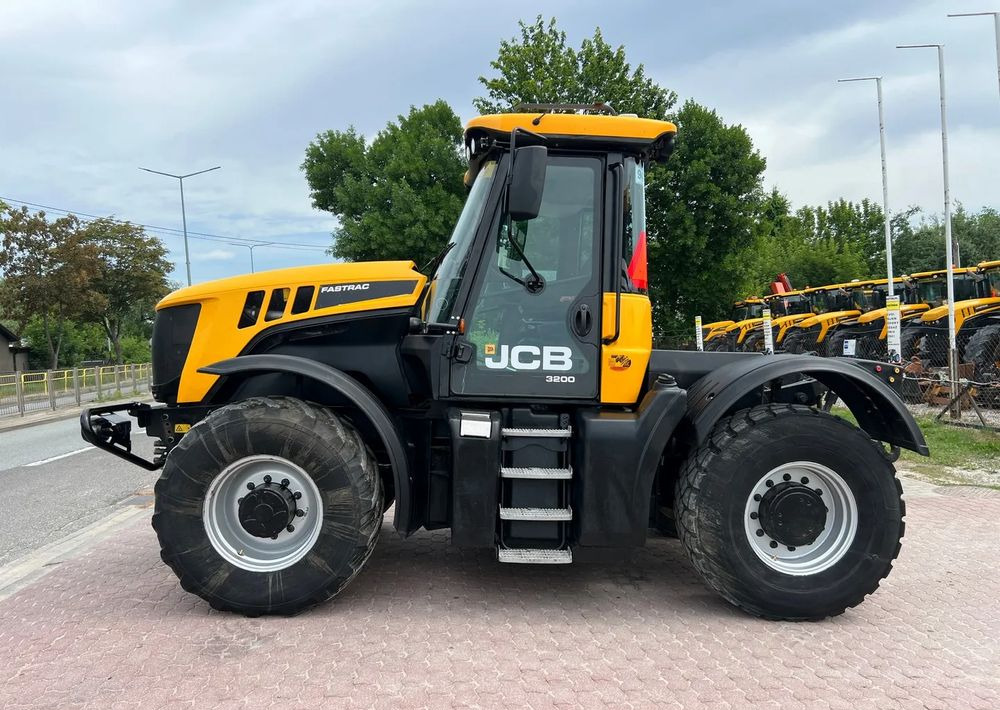 JCB Fastrac 3200 Sisu Xtra - Traktor: gambar 2 JCB Fastrac 3200 Sisu Xtra - Traktor: gambar 2