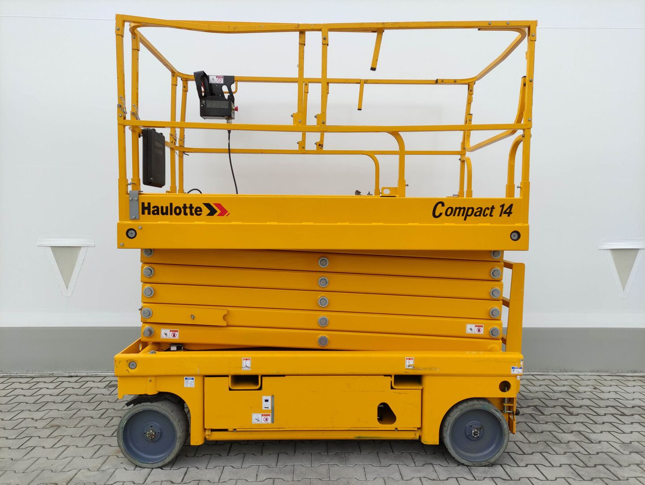 Haulotte Compact14 - Scissor lifts: gambar 1 Haulotte Compact14 - Scissor lifts: gambar 1
