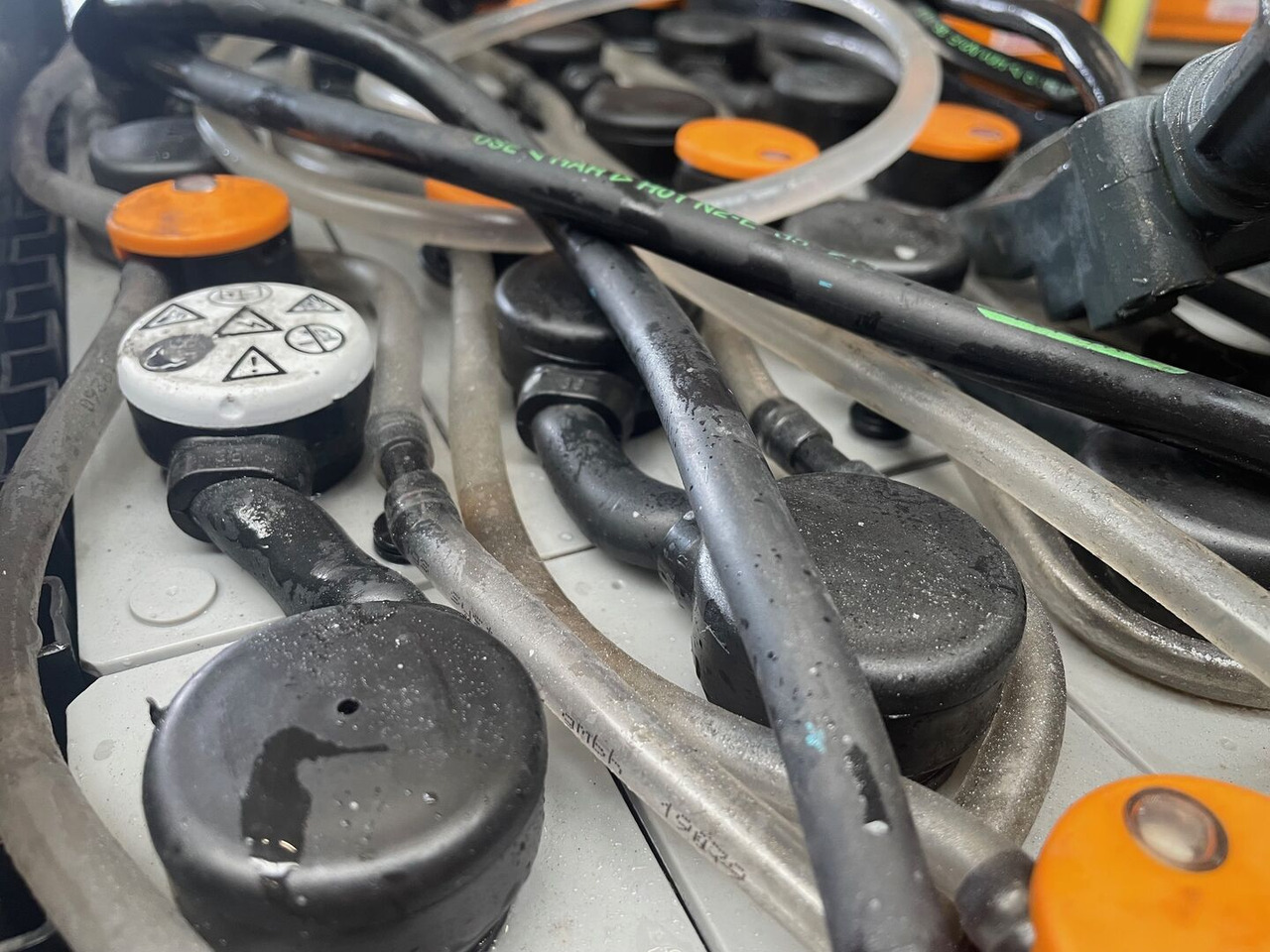 Hawker 24 Volt I 3 PZS 375 - Baterai untuk Peralatan untuk menangani material: gambar 3 Hawker 24 Volt I 3 PZS 375 - Baterai untuk Peralatan untuk menangani material: gambar 3