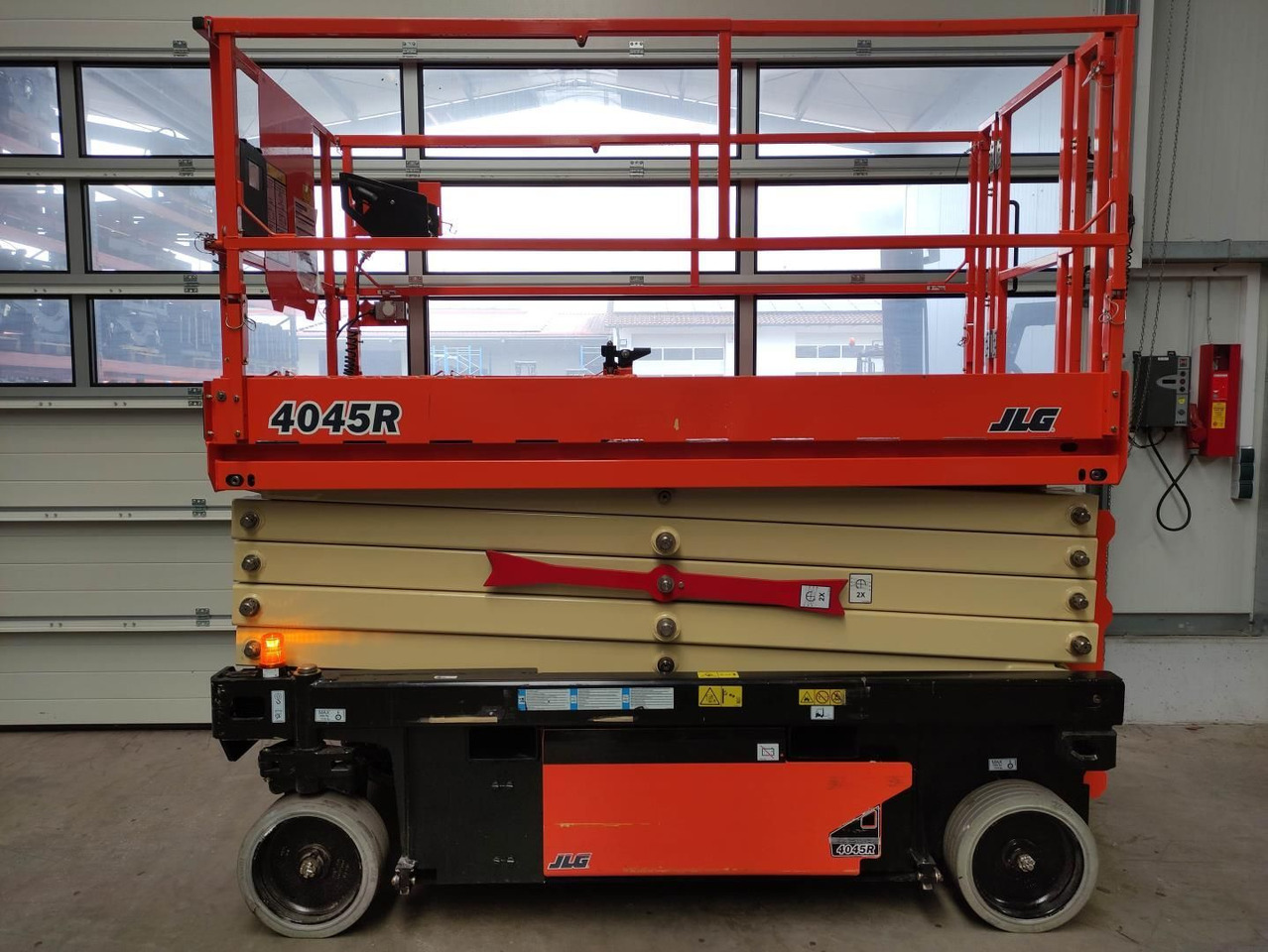 JLG 4045R - Scissor lifts: gambar 1 JLG 4045R - Scissor lifts: gambar 1
