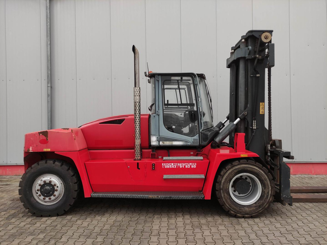 Kalmar DCG160-12 - Penanganan kontainer: gambar 2 Kalmar DCG160-12 - Penanganan kontainer: gambar 2