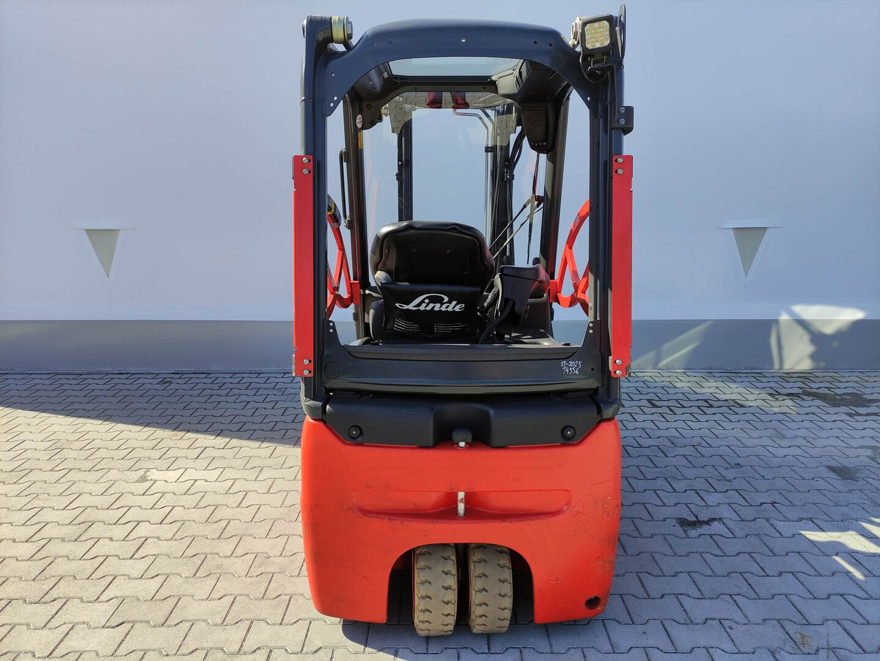 Linde E16-02-EVO-386 - Forklift listrik: gambar 4 Linde E16-02-EVO-386 - Forklift listrik: gambar 4
