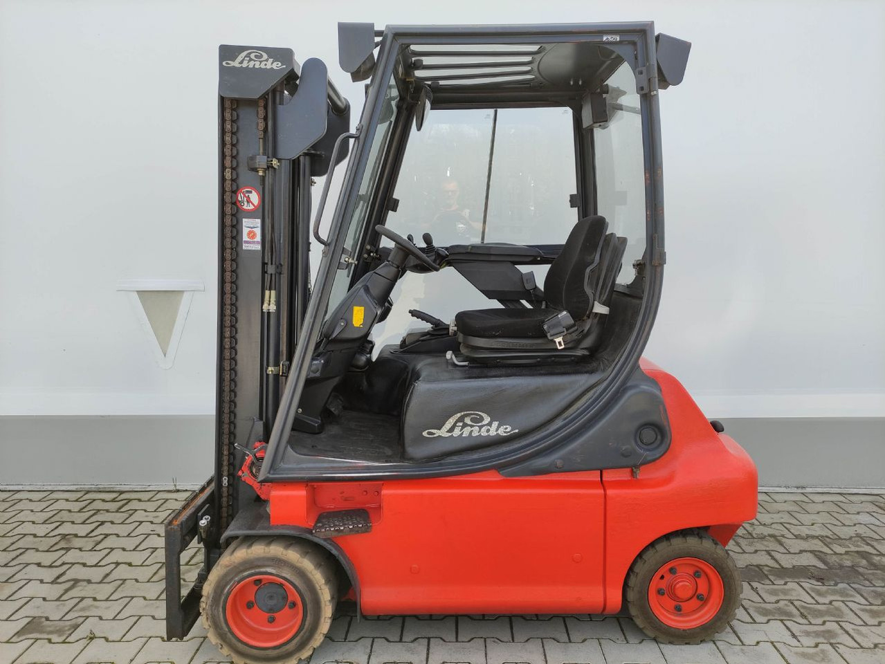 Linde E20-335 - Forklift listrik: gambar 1 Linde E20-335 - Forklift listrik: gambar 1