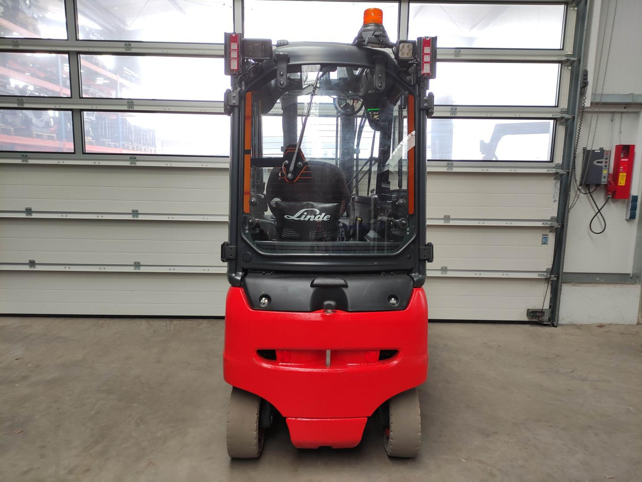 Linde E20PH-02-386-EVO - Forklift listrik: gambar 4 Linde E20PH-02-386-EVO - Forklift listrik: gambar 4