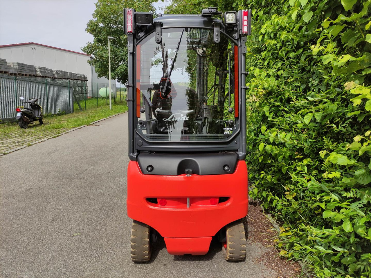 Linde E20PH-02-386-EVO - Forklift listrik: gambar 4 Linde E20PH-02-386-EVO - Forklift listrik: gambar 4