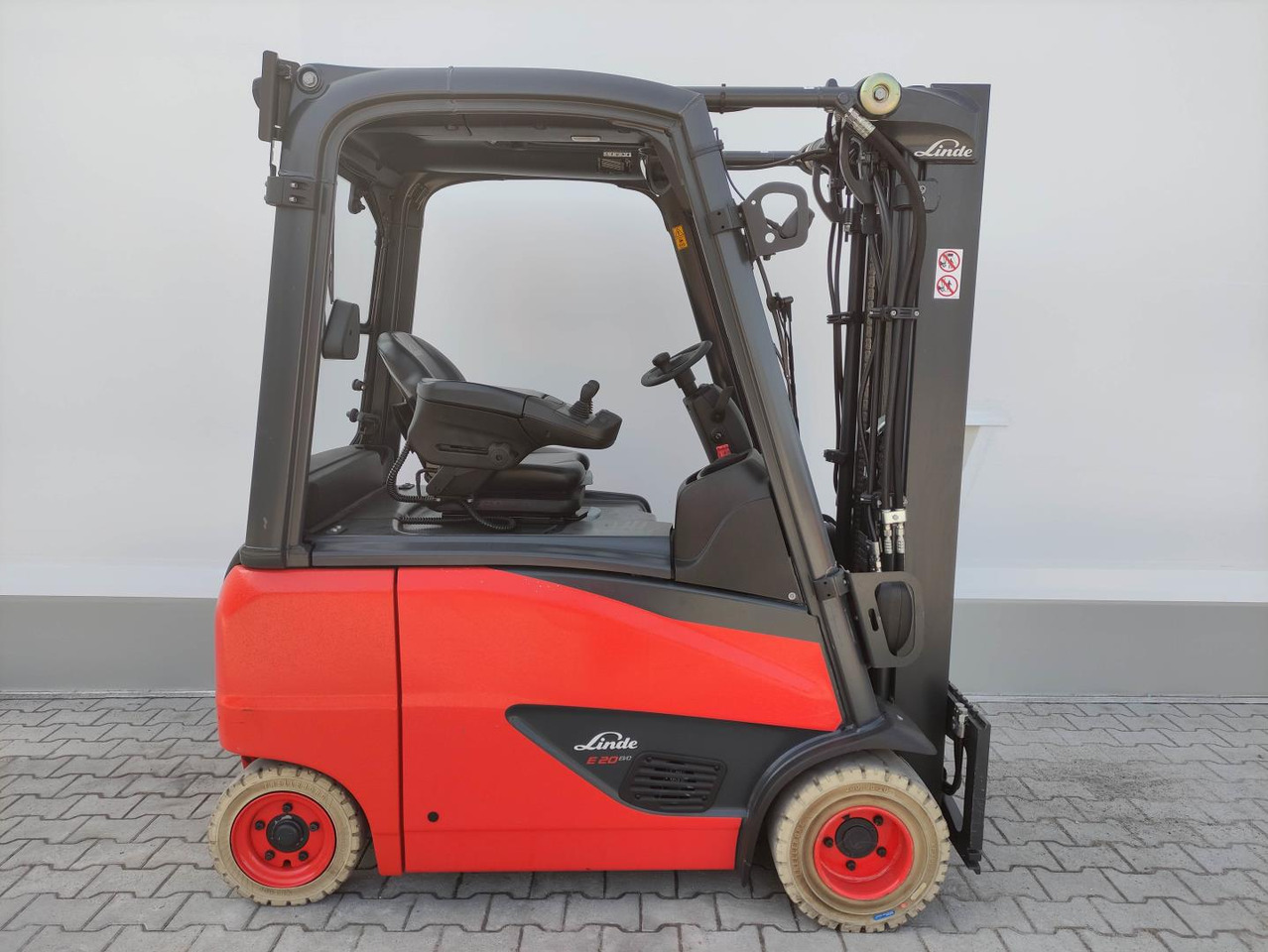 Linde E20PH-02-EVO-386 - Forklift listrik: gambar 2 Linde E20PH-02-EVO-386 - Forklift listrik: gambar 2