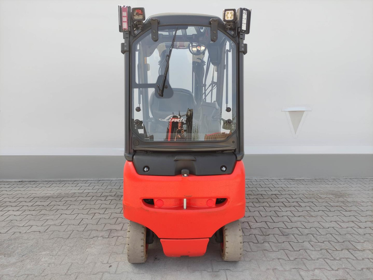 Linde E20PH-02-EVO-386 - Forklift listrik: gambar 4 Linde E20PH-02-EVO-386 - Forklift listrik: gambar 4