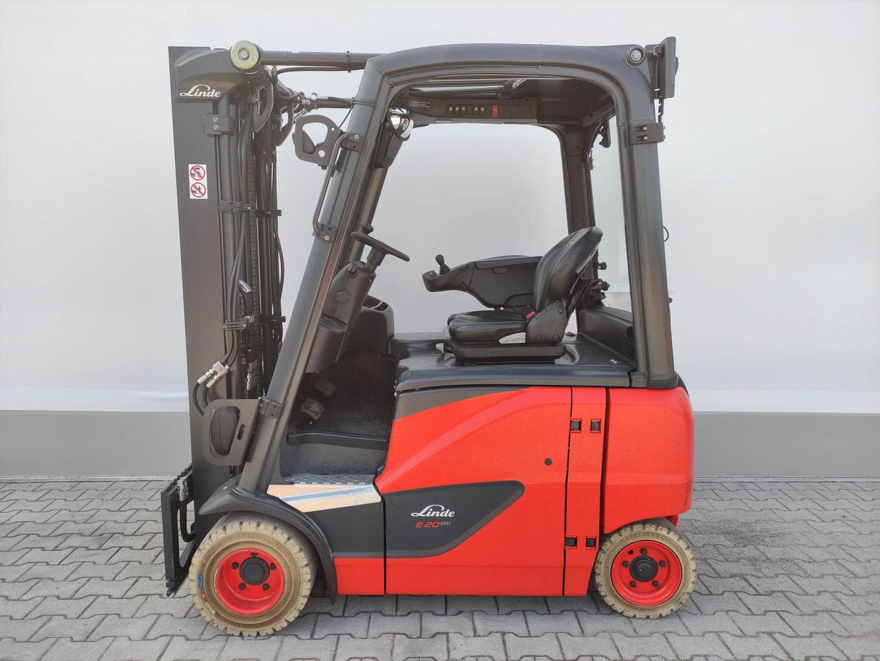 Linde E20PH-02-EVO-386 - Forklift listrik: gambar 1 Linde E20PH-02-EVO-386 - Forklift listrik: gambar 1