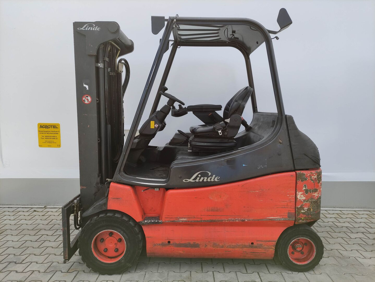 Linde E30/03/600-336 - Forklift listrik: gambar 1 Linde E30/03/600-336 - Forklift listrik: gambar 1