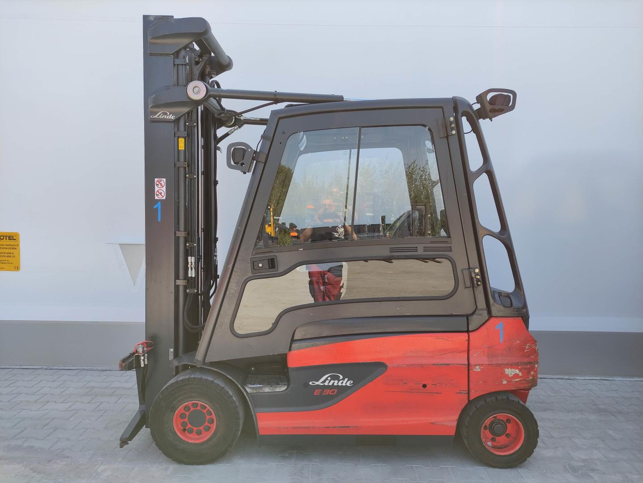 Linde E30L-01-387 - Forklift listrik: gambar 1 Linde E30L-01-387 - Forklift listrik: gambar 1