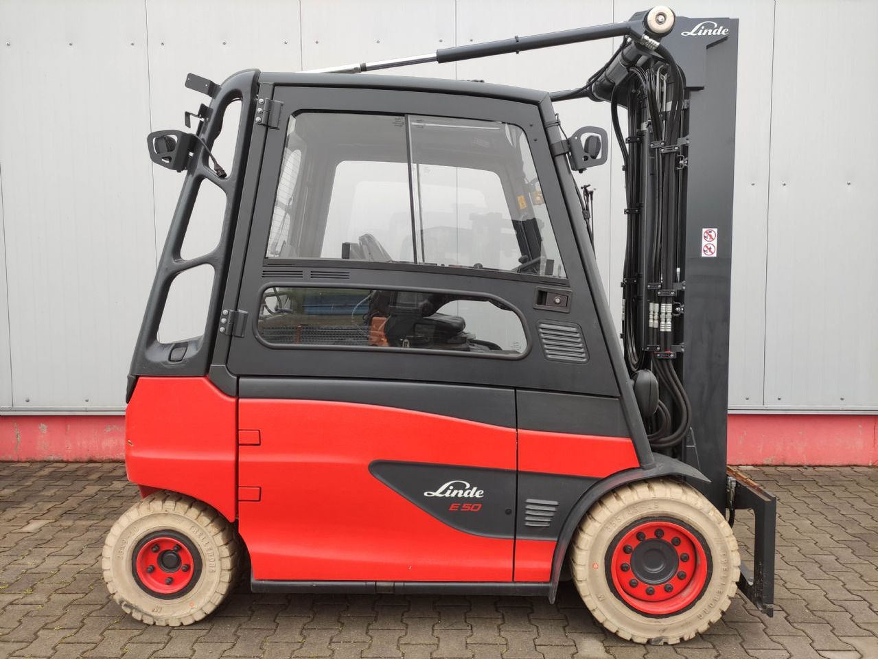 Linde E50HL-01-388 - Forklift listrik: gambar 2 Linde E50HL-01-388 - Forklift listrik: gambar 2