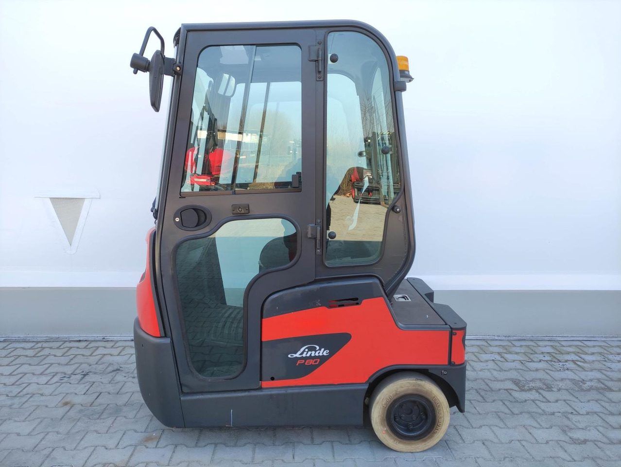 Linde P80 - Traktor derek: gambar 1 Linde P80 - Traktor derek: gambar 1